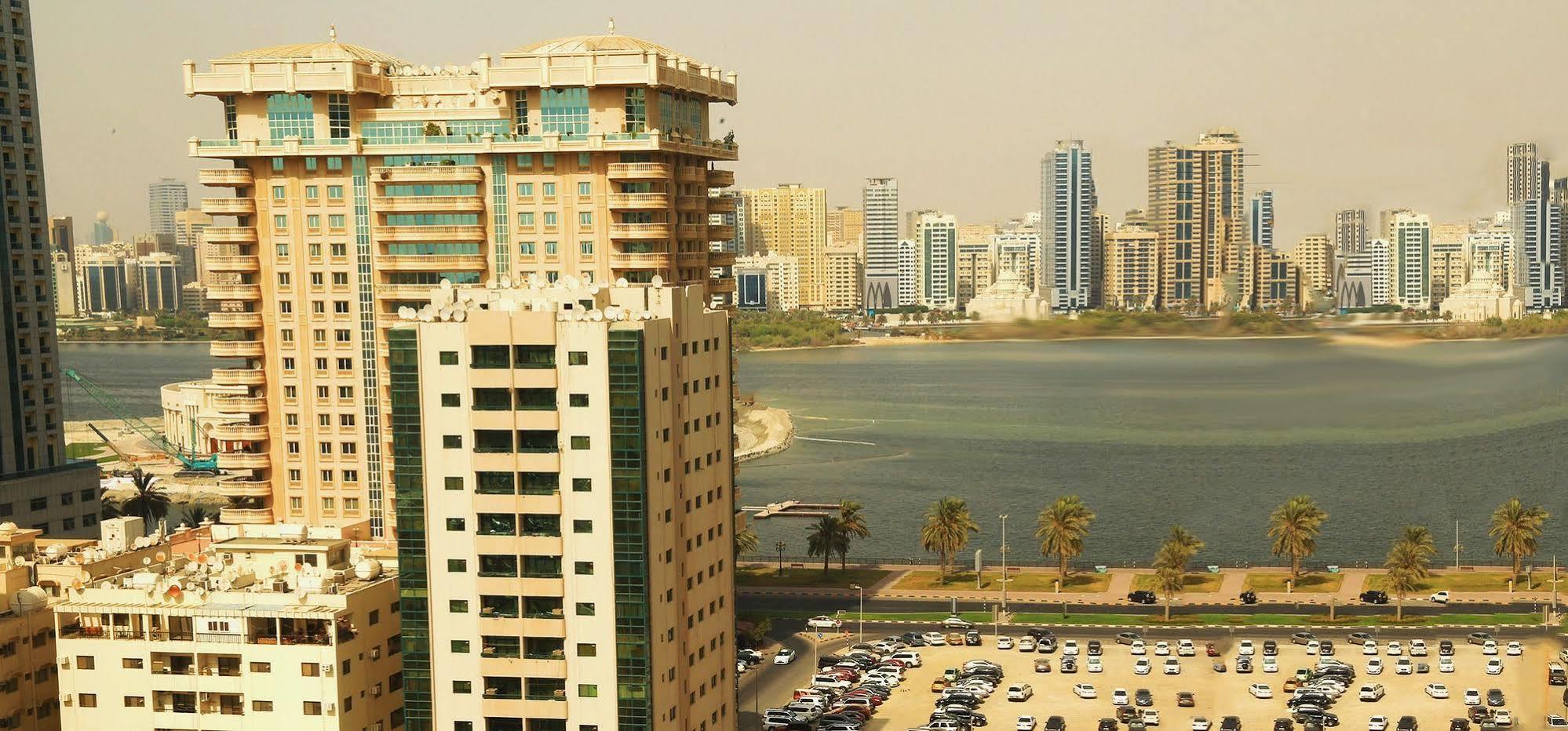 Arcadia Hotel Suites Sharjah Exterior photo